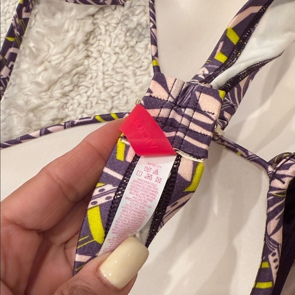 Victoria's Secret Purple Geometric Bikini - Picture 5 of 10